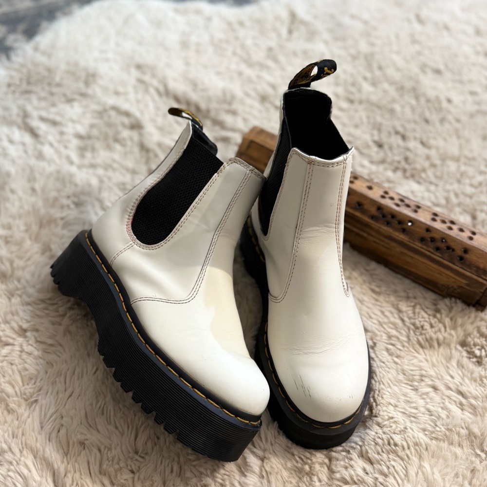 Doc Dr. Martens 2976 Quad Platform Women's White Chelsea Boot Size 37 US 6 - Picture 6 of 16